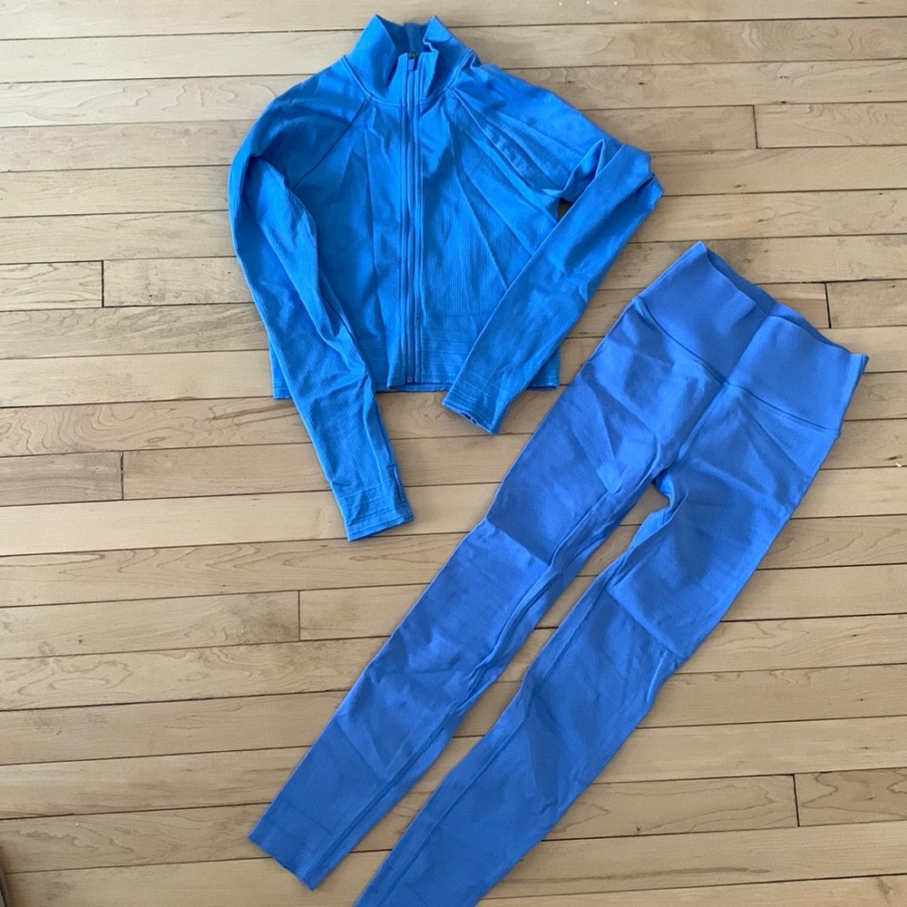 Blue Fabletics Active Set Cropped Zip Up +Leggings